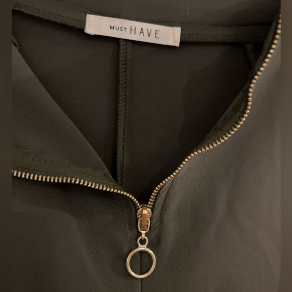 Must Have Green Gaucho Cropped Pants - Picture 3 of 3